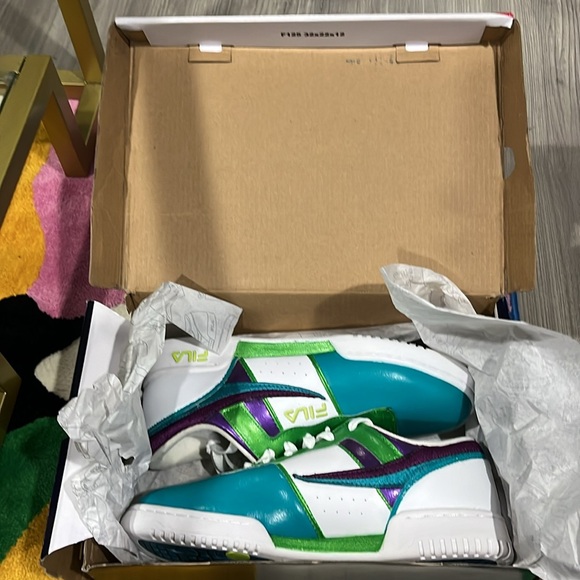 Brand new shoes for women custom made great for gym shopping and everyday - Picture 8 of 9